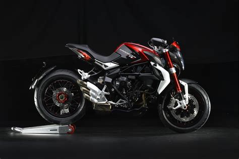 MV Agusta Brutale 800 Naked Motorcycle Review, Photos